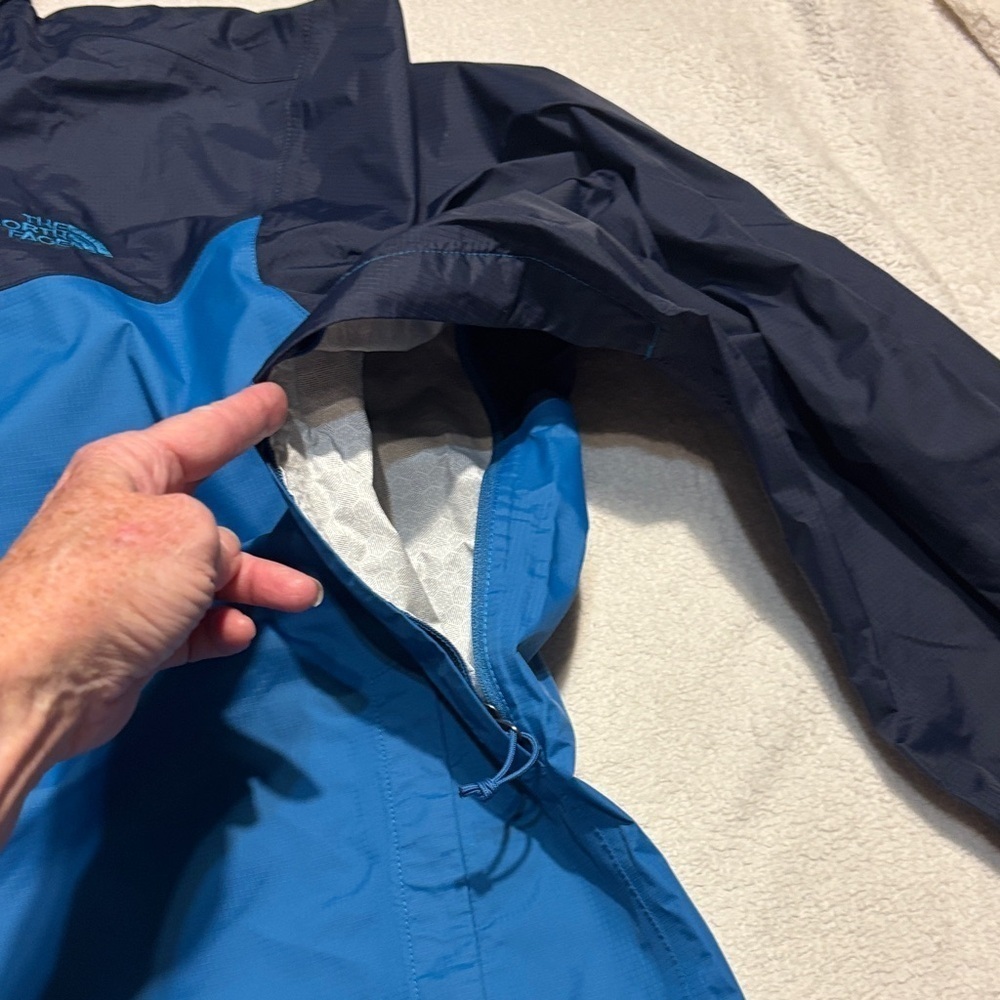 The North Face Men's Venture Two-Tone Blue Raincoat - Picture 11 of 13